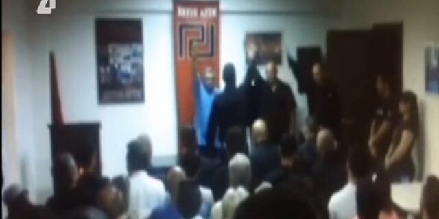 Βίντεο-ντοκουμέντο: Ο Μιχαλολιάκος χαιρετά ναζιστικά σε ορκωμοσία μελών της ΧΑ