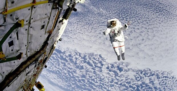 Αναβολή στον διαστημικό περίπατο της NASA λόγω προβλήματος στη στολή αστροναύτη