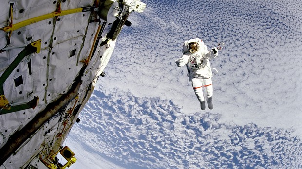 Αναβολή στον διαστημικό περίπατο της NASA λόγω προβλήματος στη στολή αστροναύτη