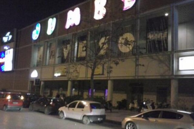 Με προσοχή ερευνά η Αστυνομία μαρτυρίες πολιτών για παρουσία ενόπλων κουκουλοφόρων έξω από πολυχώρο