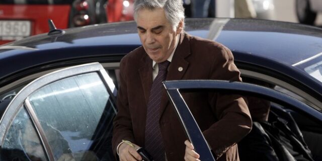Παραπέμπεται στο πειθαρχικό ο πρύτανης του ΕΚΠΑ, θ. Πελεγρίνης