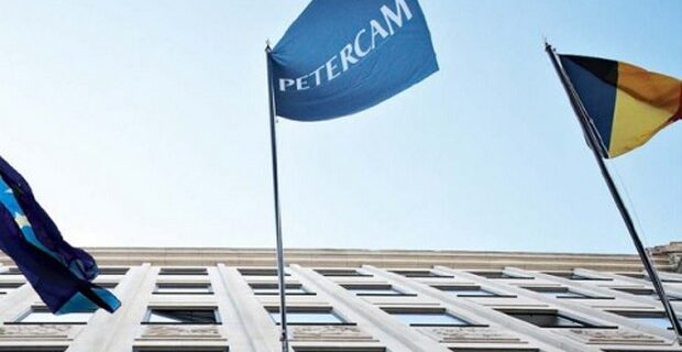 Petercam: “Μόνη επιλογή η αναδιάρθρωση του ελληνικού χρέους”