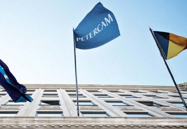 Petercam: “Μόνη επιλογή η αναδιάρθρωση του ελληνικού χρέους”