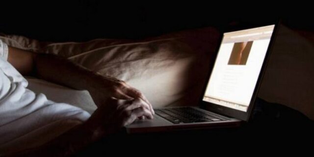 Κατέβαζε υλικό παιδικής πορνογραφίας από υπολογιστές καφετεριών