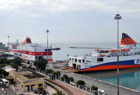 Πάτρα: Γυναίκα έπεσε στη θάλασσα, την έσωσε τροχονόμος