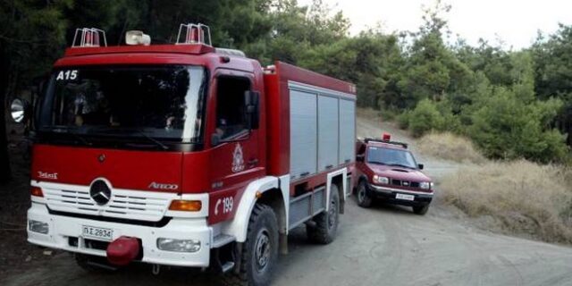 Μαίνεται πυρκαγιά στον Άγιο Γεώργιο Κύμης