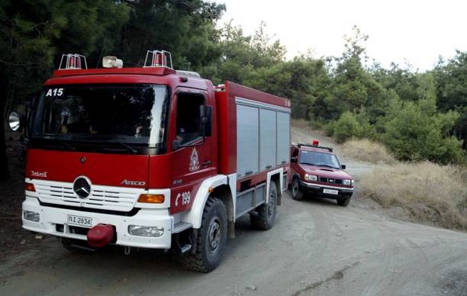 Μαίνεται πυρκαγιά στον Άγιο Γεώργιο Κύμης