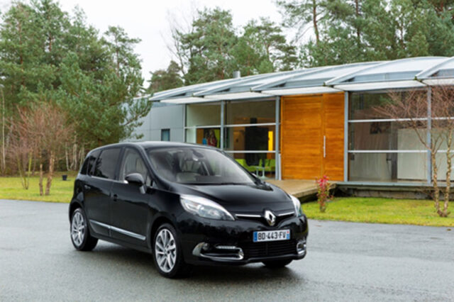 H Renault προσφέρει το ανανεωμένο Scenic με όφελος 3.960 €