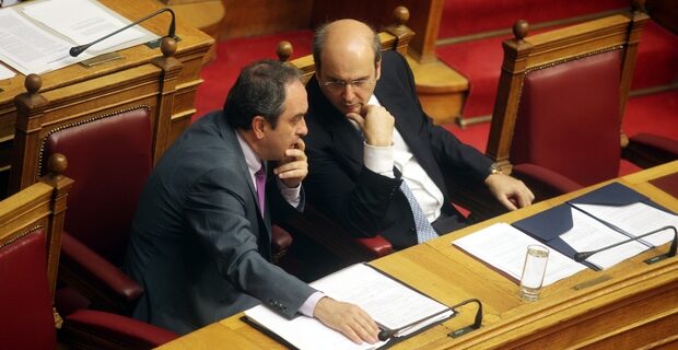 Κόντρα στη Βουλή για το καλάθι της νοικοκυράς και την ακρίβεια