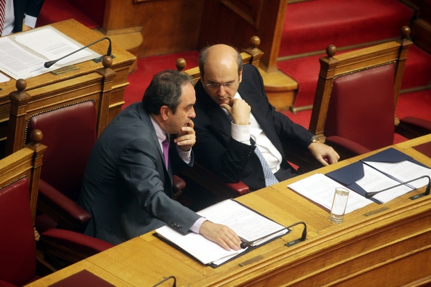 Κόντρα στη Βουλή για το καλάθι της νοικοκυράς και την ακρίβεια