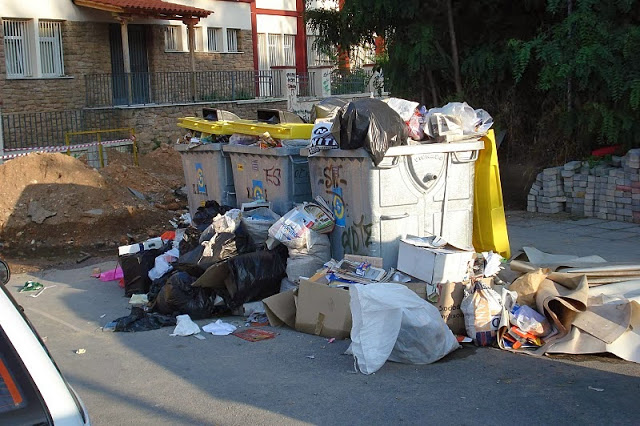 Απίστευτο περιστατικό: 200.000 ευρώ σε κάδο σκουπιδιών στο Ναύπλιο