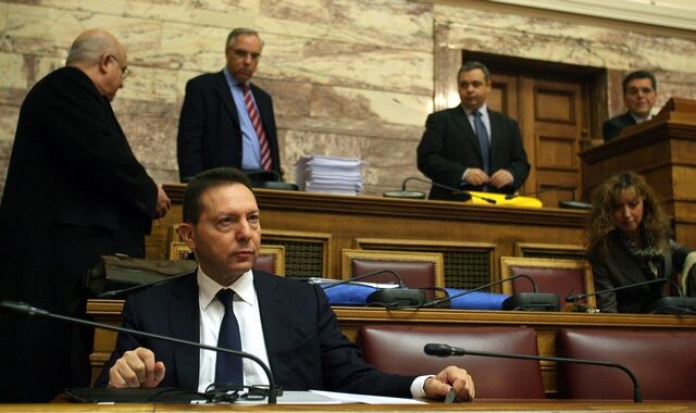 Στο στόχαστρο ο Στουρνάρας. Για “ατύχημα” προειδοποιεί το ΠΑΣΟΚ
