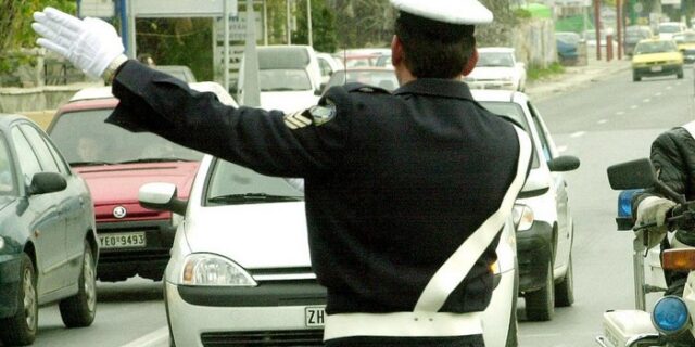 Επί ποδός η τροχαία για την έξοδο των γιορτών