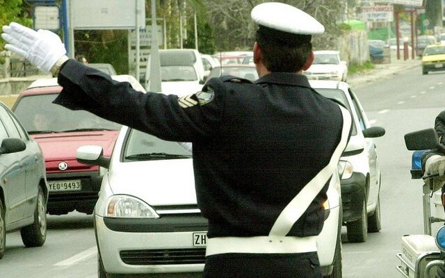 Επί ποδός η τροχαία για την έξοδο των γιορτών