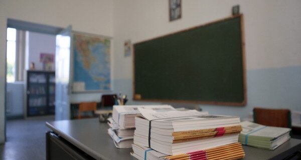 Θα παίρνουν “ελέγχους” δάσκαλοι και καθηγητές- Πως θα αξιολογούνται