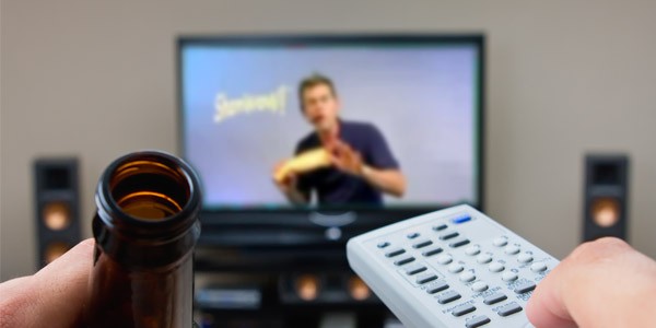 Στο συρτάρι ο φόρος 20% στις τηλεοπτικές διαφημίσεις