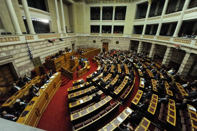 Αντιπαράθεση βουλευτών συμπολίτευσης – αντιπολίτευσης για το “λεφτά υπάρχουν”