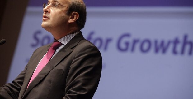Χατζηδάκης: Οι φορολογούμενοι ή οι καταθέτες θα βάλουν το χέρι στην τσέπη αν υπάρξει αποσταθεροποίηση των τραπεζών