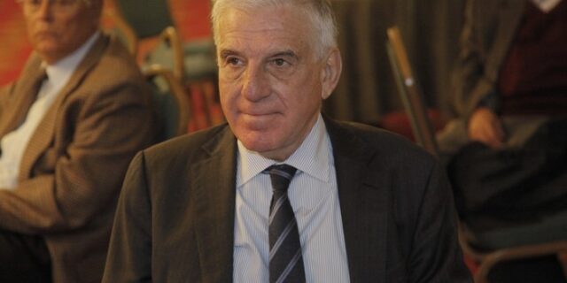 Ο Νίκος Ζήγρας σε συνέντευξή του “χτυπά” και τον Παπαντωνίου. Βάζει και τον πρώην υπουργό στον πίνακα με τις αμαρτωλές συμβάσεις