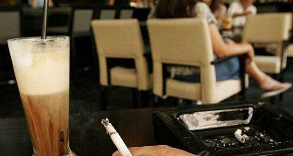 Κυνηγάνε τους καπνιστές στα Τρίκαλα