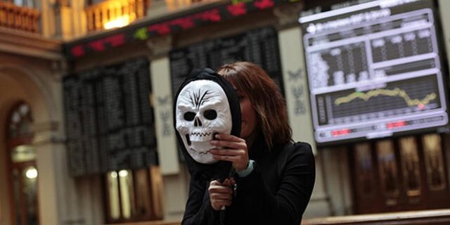 Έπεσαν οι μάσκες. Η Κομισιόν διαψεύδει έξοδο της Ελλάδας στις αγορές το 2014