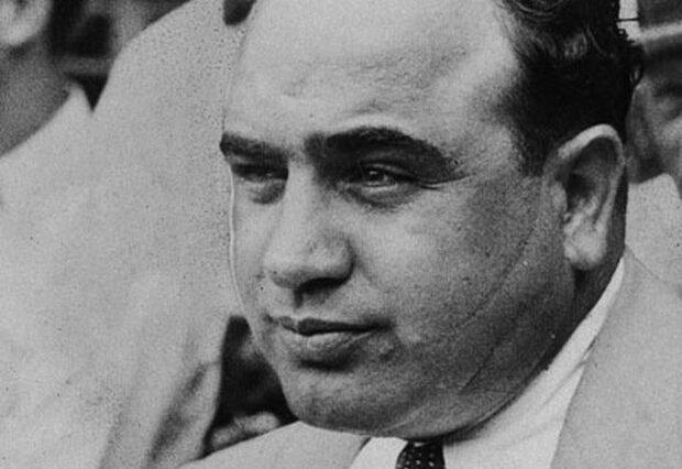 Μηχανή του Χρόνου: Φρανκ Γκαλούτσιο, ο άνθρωπος που σημάδεψε με 3 χαρακιές τον Αλ Καπόνε, επειδή σχολίασε τα οπίσθια της αδελφής του