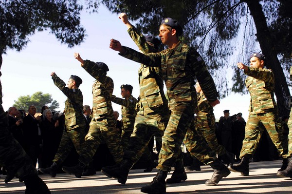 Έρευνα για το διαδίκτυο στο στρατό: Τάσεις εθισμού για το 7% των συμμετεχόντων