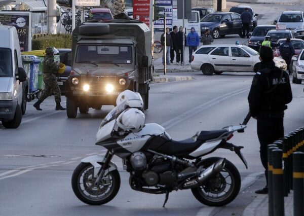 Πυροβολισμοί στον Πειραιά: Φρουρούμενος στο νοσοκομείο Αττικόν ο 32χρονος αθίγγανος