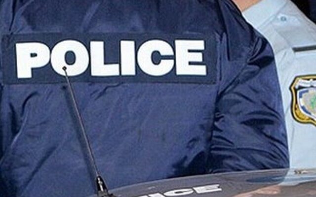 Σε διαθεσιμότητα αστυνομικός για πλαστές πινακίδες σε δύο μοτοσυκλέτες