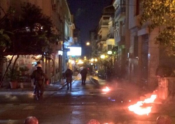 Επίθεση με βόμβες μολότοφ στα γραφεία του ΠΑΣΟΚ