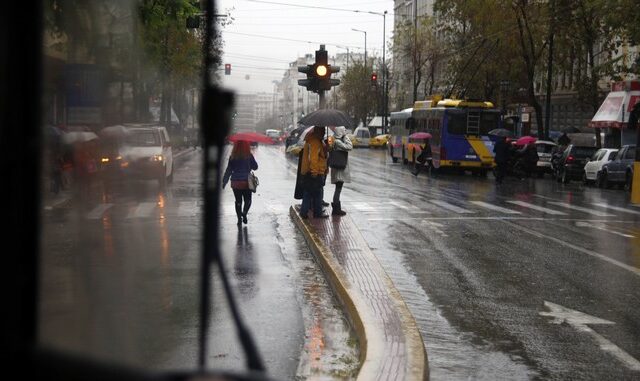 Καλή χρονιά! Με βροχές κάνει ποδαρικό το 2014