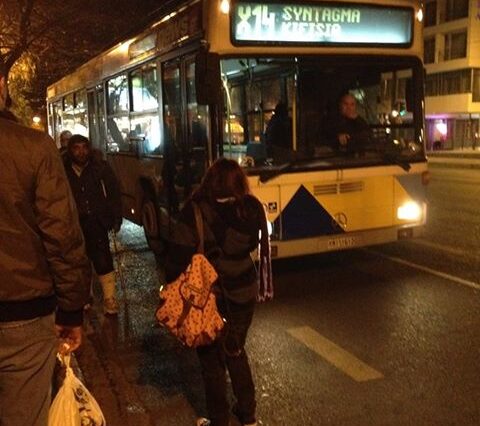 Καταγγελία: Άστεγος “έφαγε πόρτα” από οδηγό λεωφορείου