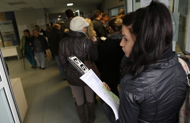 1,081 δισ. ευρώ εισέπραξε το Δημόσιο από τα τέλη κυκλοφορίας 2014