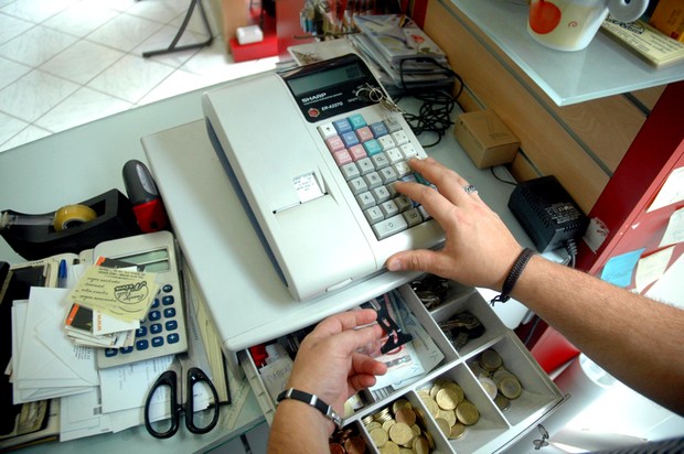 Μέτρο ήταν και πάει: Δεν θα ισχύσει τελικά το 50% για σούπερ μάρκετ και βενζινάδικα