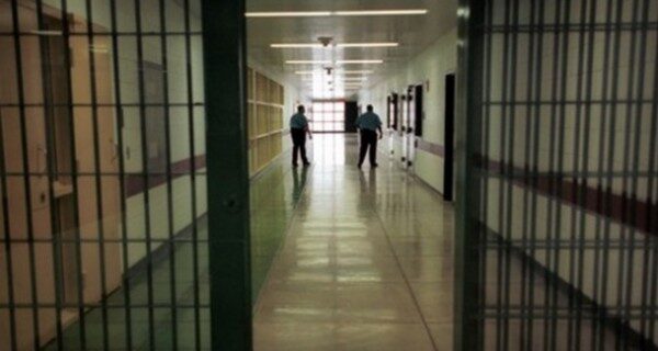 Φυλακή υψίστης ασφαλείας σε 100 μέρες. Κόβονται οι άδειες σε όσους έχουν καταδικαστεί για τρομοκρατία