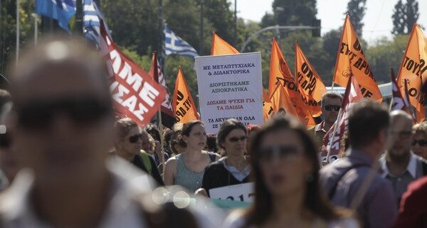 Συγκέντρωση διαμαρτυρίας εκπαιδευτικών στα Τέμπη