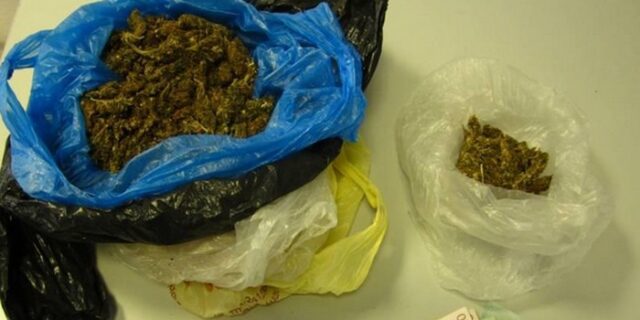 Διακινούσαν ναρκωτικά από δημοτικό σχολείο στη Λάρισα