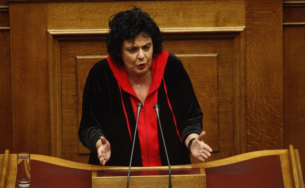 Κανέλλη: Έχω φάει αρκετό βρισίδι στη Βουλή επειδή κάνω τον σταυρό μου