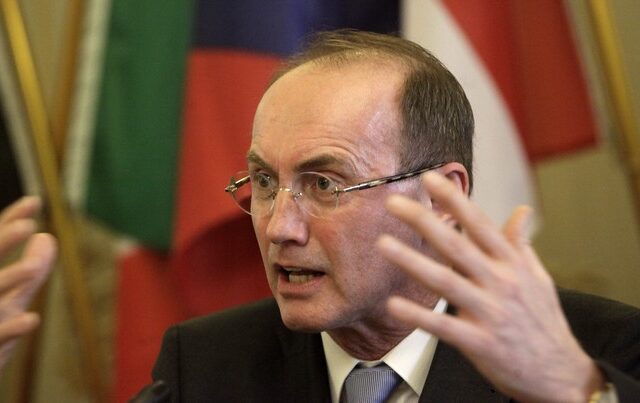 ΣΥΡΙΖΑ σε Ο. Κάρας: Να μας ζητήσεις δημόσια συγγνώμη