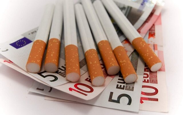 Ακριβαίνουν τσιγάρα και καπνός, για να μην πληρώνουμε εισιτήριο 25€ στα νοσοκομεία