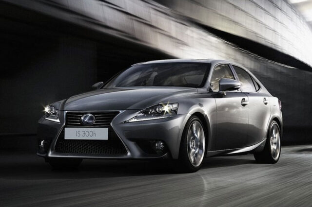 LEXUS IS 300h. Είναι το ασφαλέστερο στην κατηγορία του σύμφωνα με το EURO NCAP