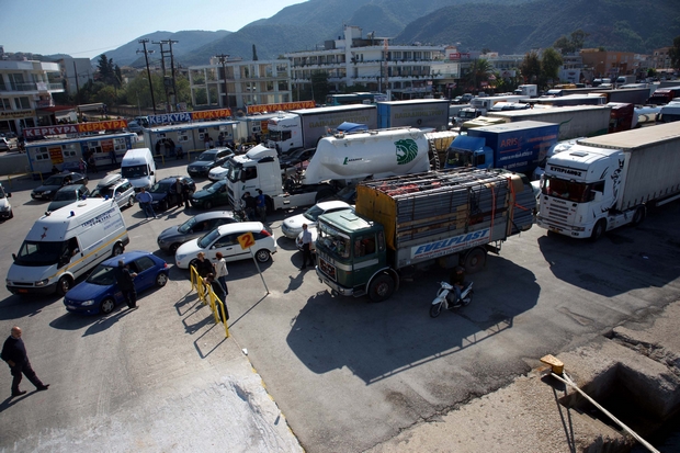 Ηγουμενίτσα: Μετέφεραν 58 μετανάστες σε νταλίκα