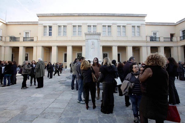 Τηλεφώνημα για βόμβα εκκένωσε το πανεπιστήμιο