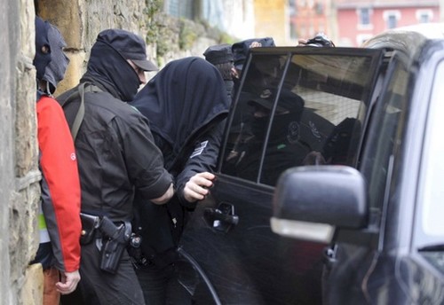 Νέες έρευνες της Αστυνομίας και συλλήψεις σε Κολωνό, Εξάρχεια, Ιλίσια και Θεσσαλονίκη