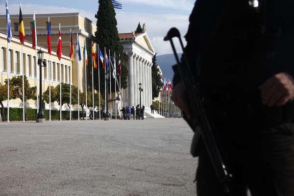 Η ελληνική προεδρία ξεκινά με απαγόρευση συναθροίσεων. Απροσπέλαστο το κέντρο