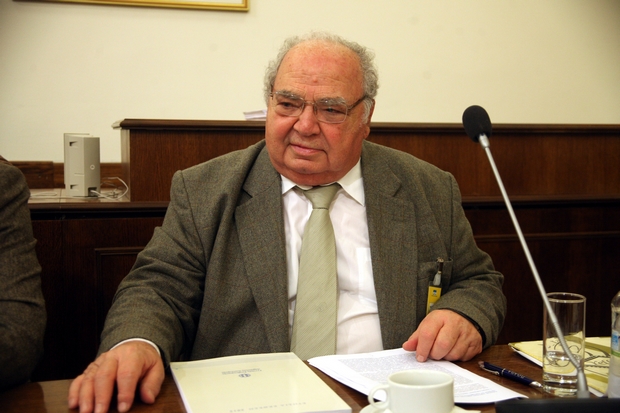 Δημόσιο: Είναι πολλά τα λεφτά για τα πλαστά τιμολόγια και πιστοποιητικά
