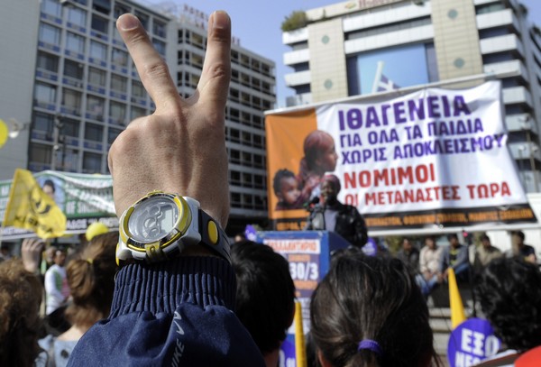 Έκθεση HRW: Απειλή για τα ανθρώπινα δικαιώματα η Χρυσή Αυγή
