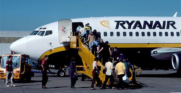 Η Ryanair έρχεται και υπόσχεται 2.800 νέες θέσεις εργασίας για τους Έλληνες