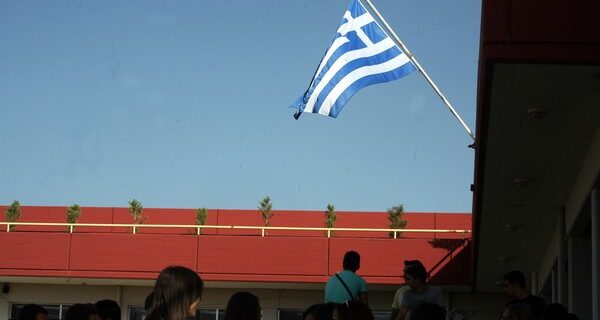 Καβάλα: Ανήλικος κατηγορείται για προσβολή της ελληνικής σημαίας