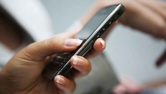 Προσοχή! Παραπλανητικό sms για επιστροφή φόρου. Παρέλυσαν οι εφορίες